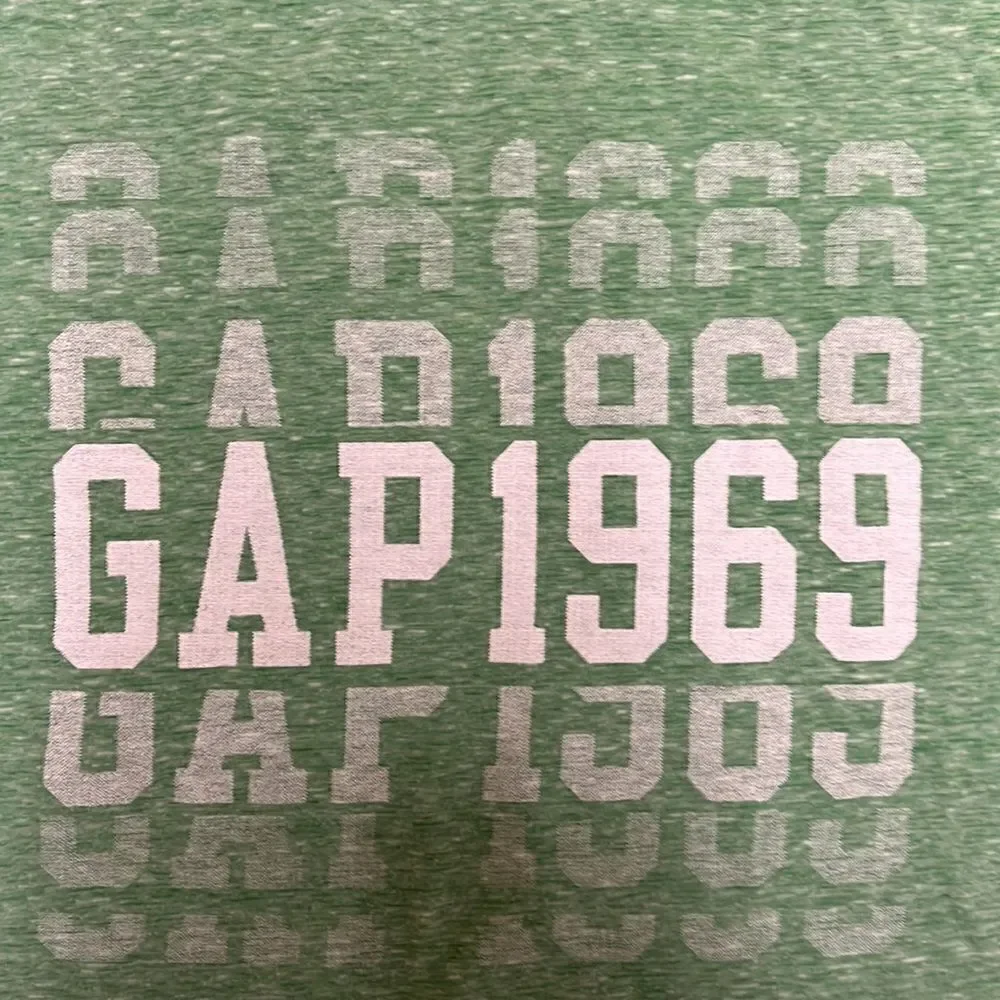 Nwot Gap Youth Green Logo Short Sleeved Tee Shirt.  Size Small